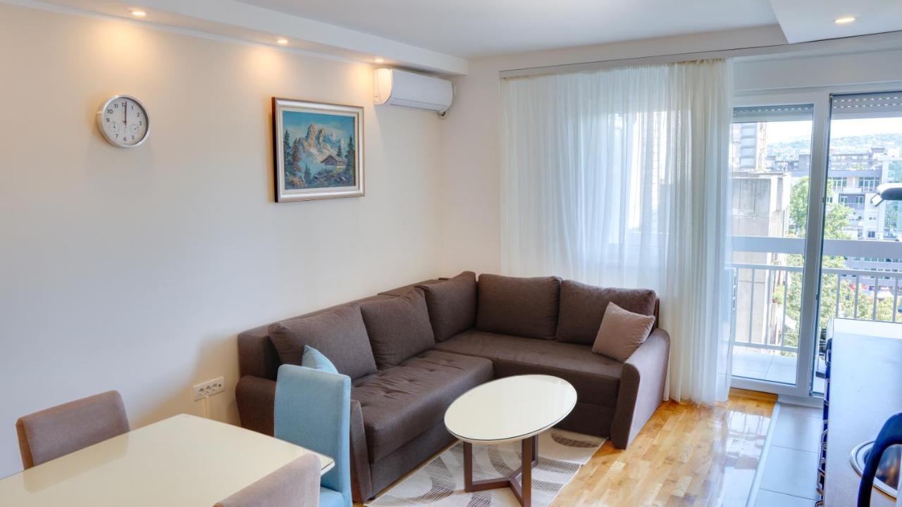Milica 65M2, Free Parking & Wi-Fi Daire Novi Sad Dış mekan fotoğraf